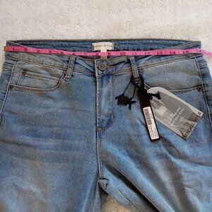 NWT Kendall and Kylie Kurvy Mid-Rise Baby Boot Jeans Size 13/14